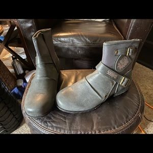 NEW!!! Men’s Osstone boots in Gray; sz10.5